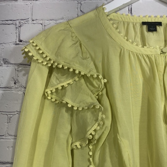 Ann Taylor top ruffles Ligth green more yellowish - Picture 4 of 8